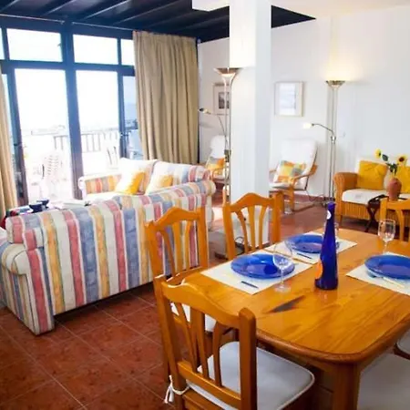 Playa Blanca Sleeps 4 Wifi
