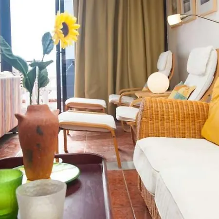 Playa Blanca Sleeps 4 Wifi
