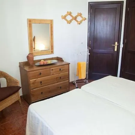 Playa Blanca Sleeps 4 Wifi Villa