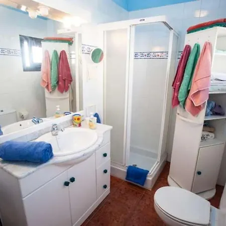 Playa Blanca Sleeps 4 Wifi Villa
