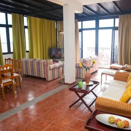 Playa Blanca Sleeps 4 Wifi